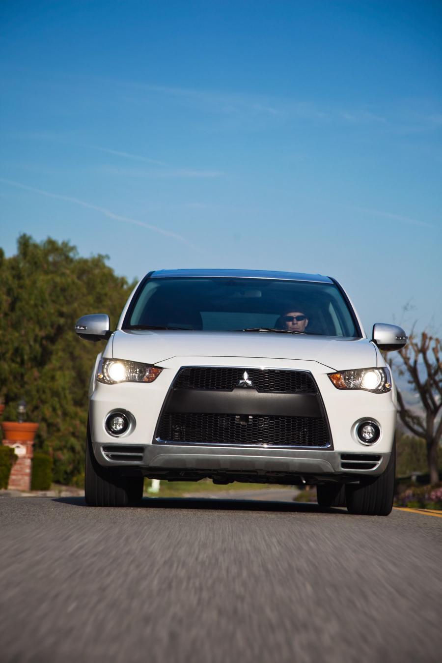  Mitsubishi Outlander GT 2010 года  (фото 32 из 91)